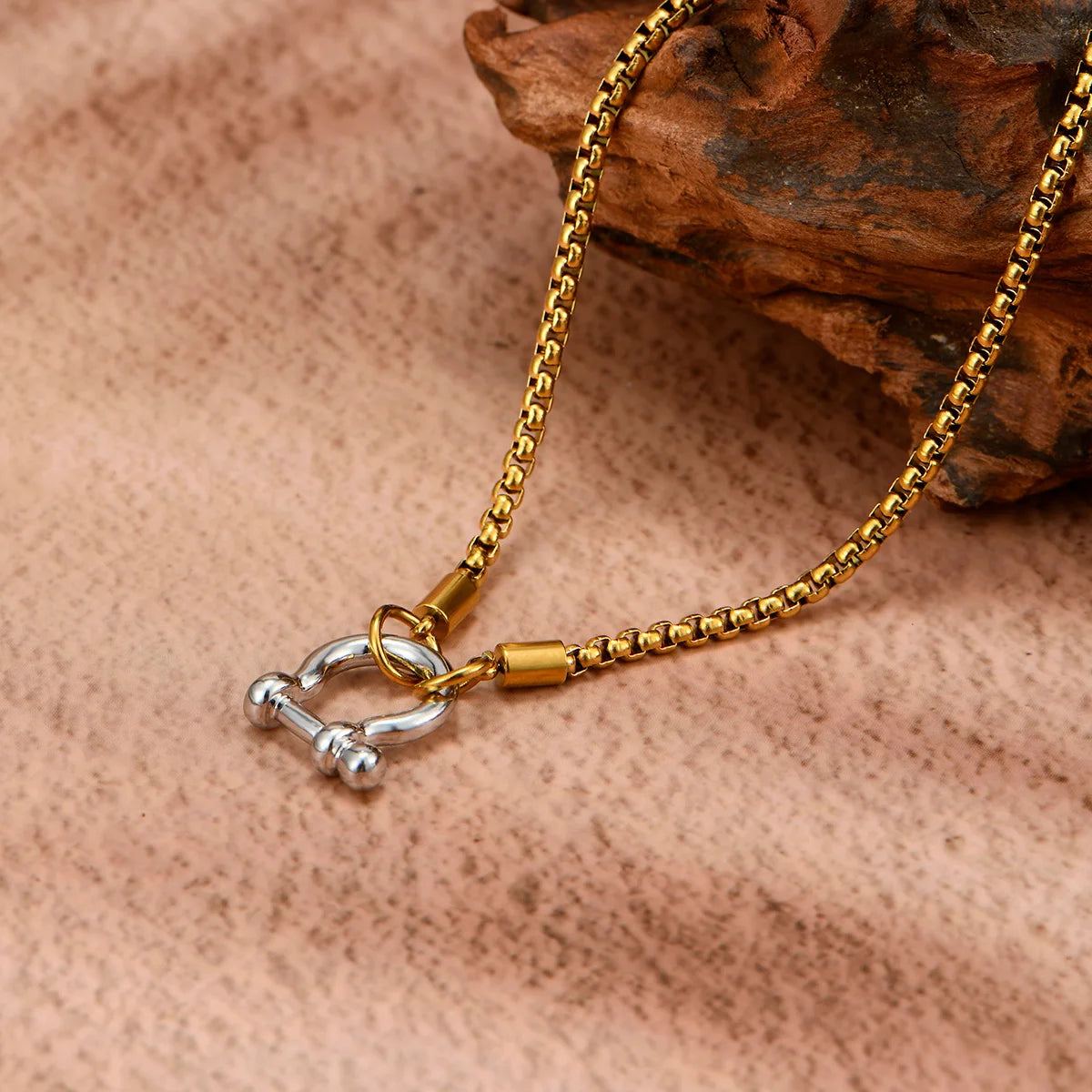 Boho-Chic Vintage Golden Carabiner Pendant Necklace With Rhinestone Accents - Perfect Gift For Her, All-Season Wear